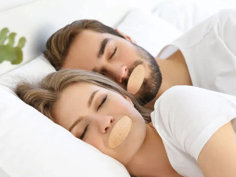 Náplast na ústa: trend k řešení chrápání nebo potenciální nebezpečí?